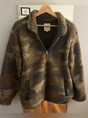 Thread & Supply camo oversized fleece (size medium)